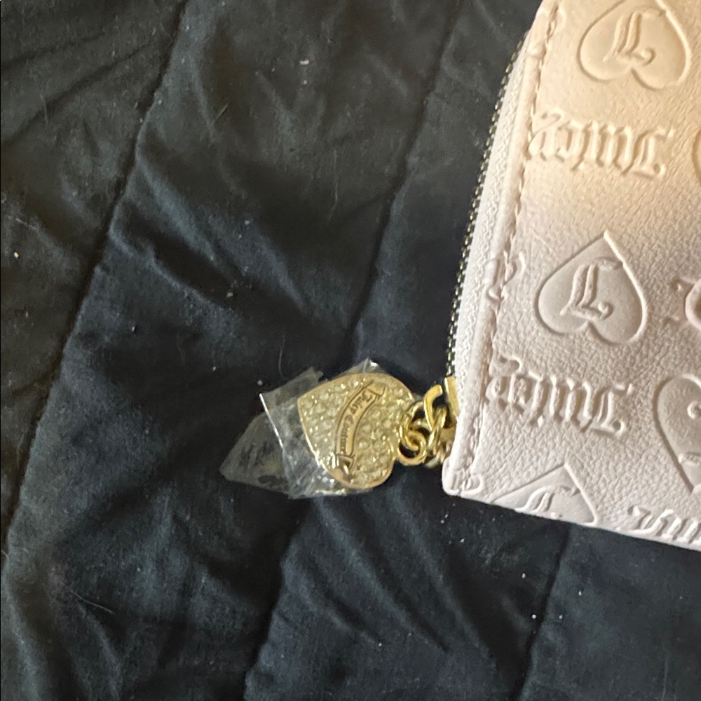 Juicy Couture Embossed Cream Wallet - Picture 2 of 6